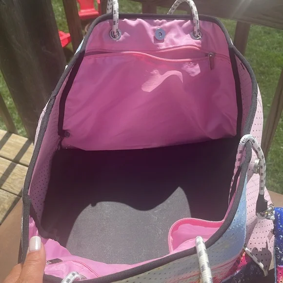 Neoprene, pink and blue title wave beach bag with attached wallet insert - Picture 5 of 9